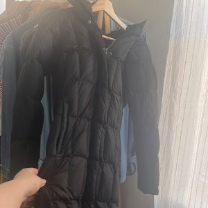 long north face puffer coat in black, size Small